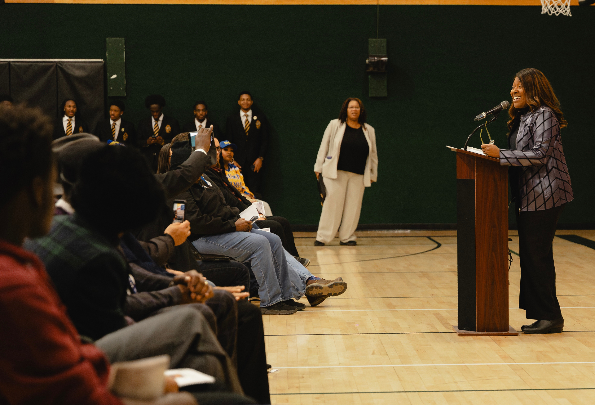The full room gathered at a Sistership event